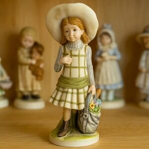 Vintage 1973 Holly Hobbie Country Freckle Faced Girl‎ Porcelain Figurine 8"